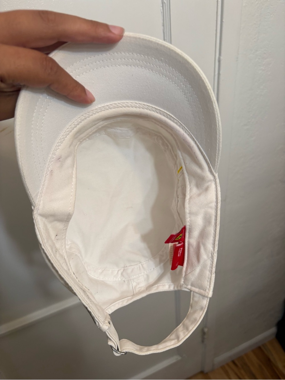 2000s puma white Scuderia Ferrari F1 team cap features a prominent embroidered - Picture 4 of 7